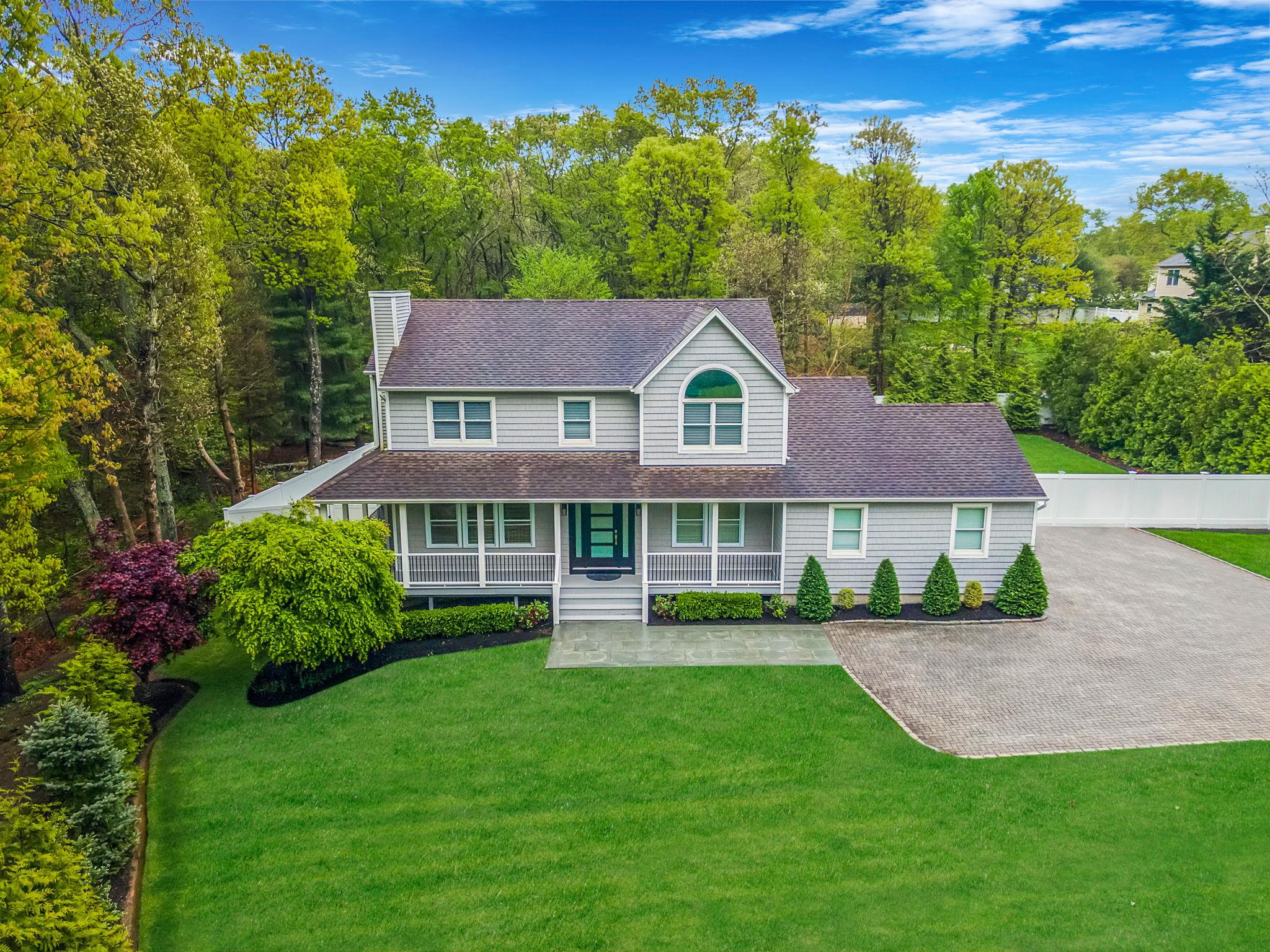 N Woods Road, Baiting Hollow, Hamptons, NY - 4 Bedrooms  
3 Bathrooms - 