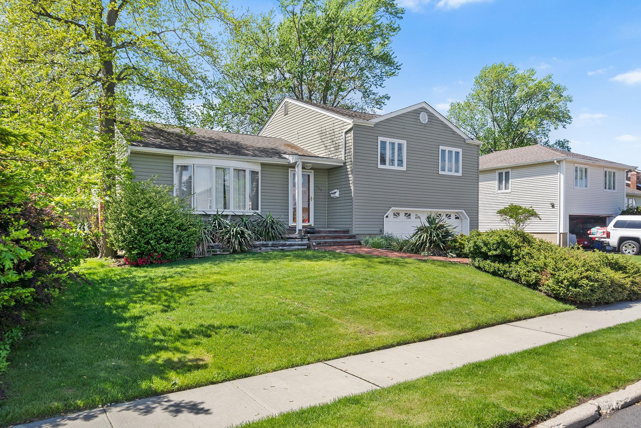 105 Farmers Avenue, Plainview, New York image 3