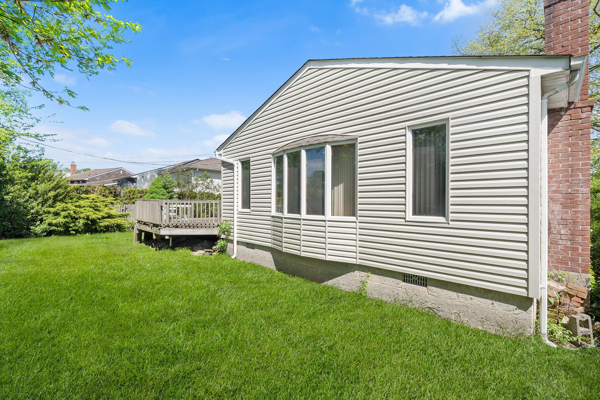 105 Farmers Avenue, Plainview, New York image 28