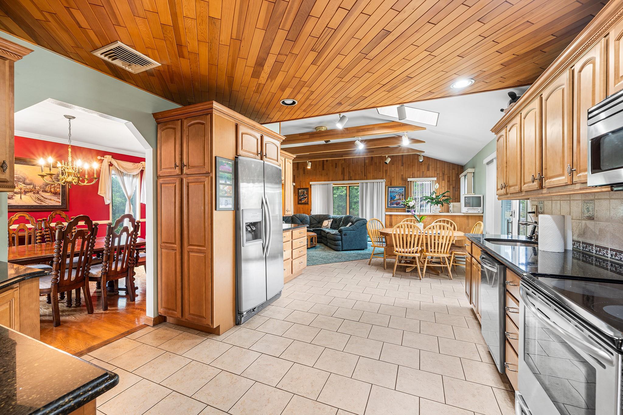 105 Farmers Avenue, Plainview, New York image 11