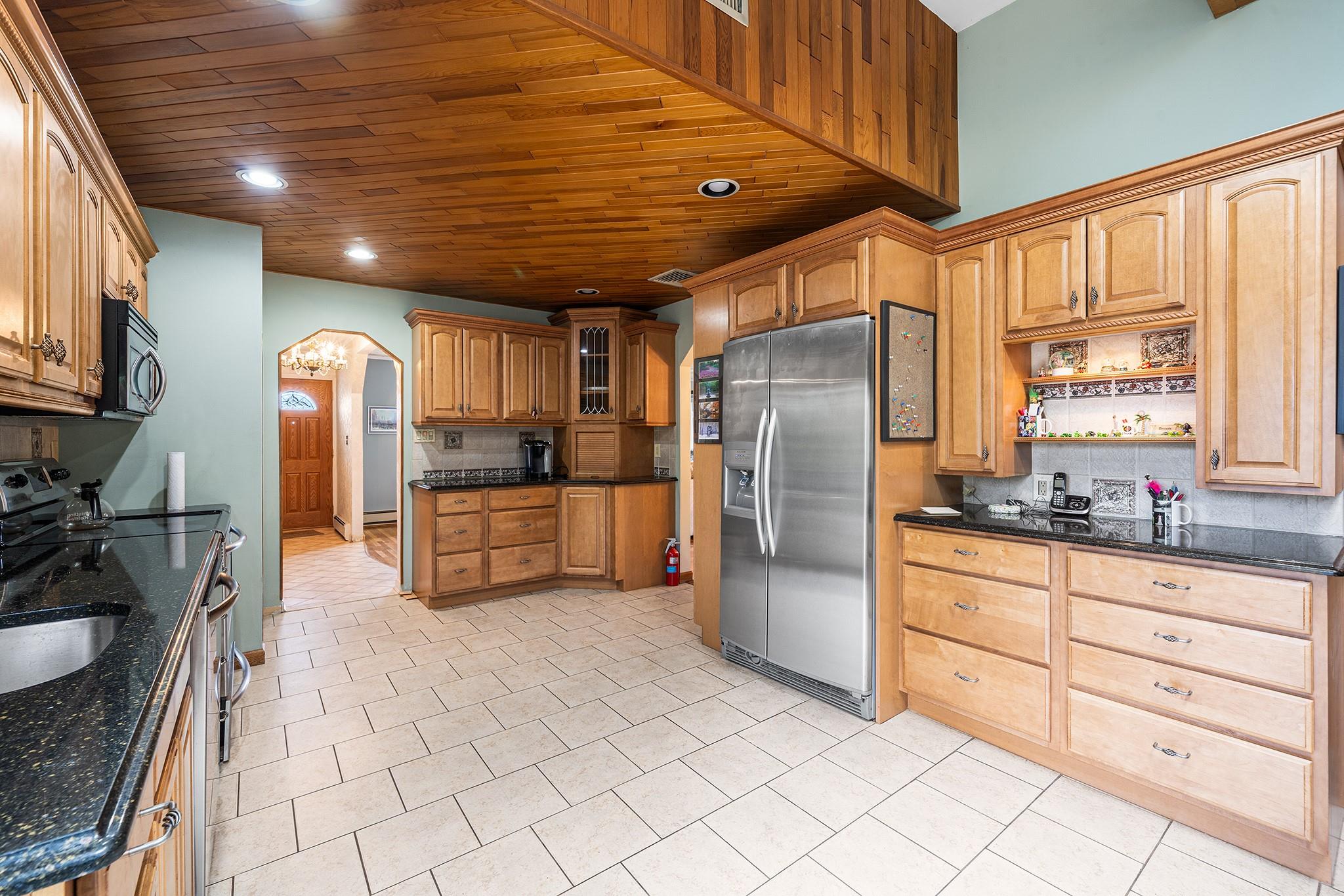 105 Farmers Avenue, Plainview, New York image 12