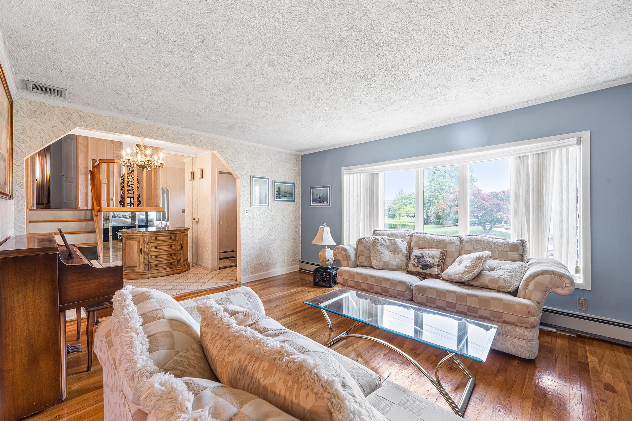 105 Farmers Avenue, Plainview, New York image 7