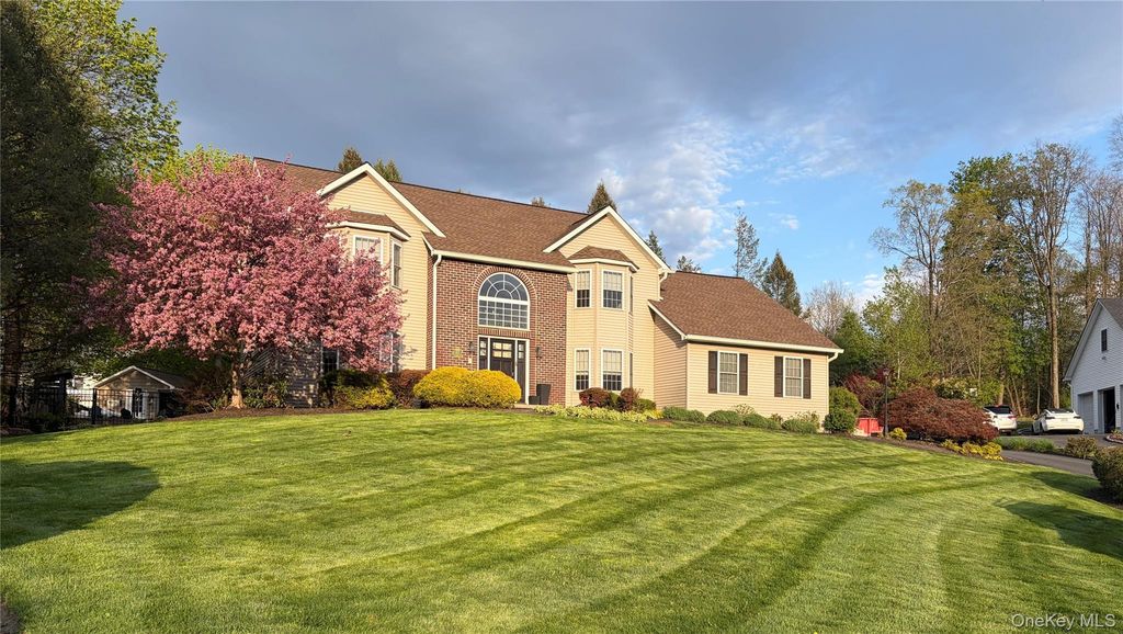 Photo of 105 Jessica Court, Cornwall, NY 12518 (MLS # 1000845)