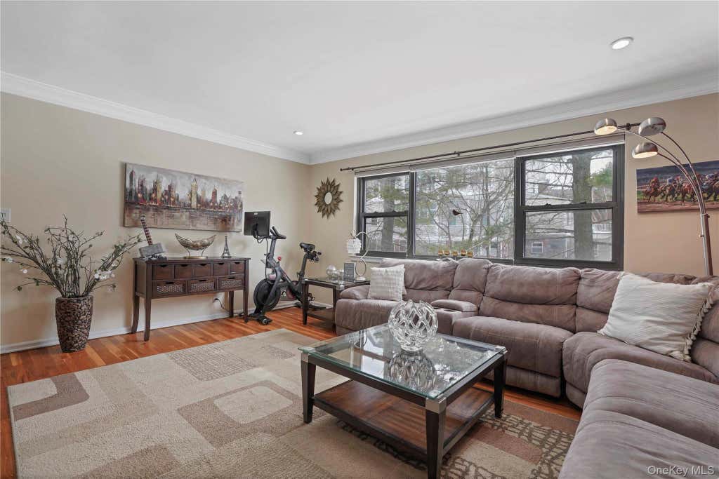Photo of 113 Beacon Hill Dr DR #E25, Dobbs Ferry, NY 10522 (MLS # 1035694)