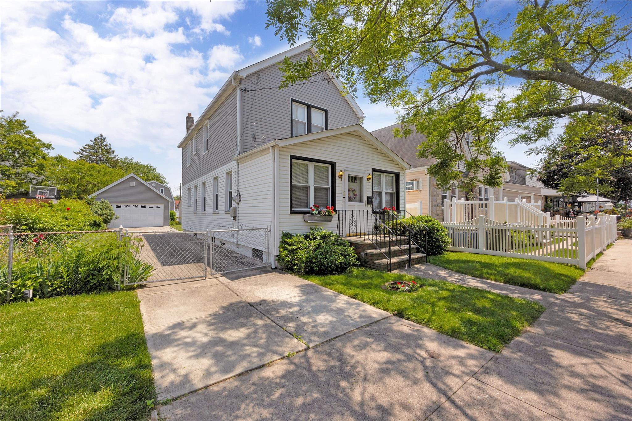 120th Street, South Ozone Park, Queens, NY - 3 Bedrooms  
2 Bathrooms  
8 Rooms - 