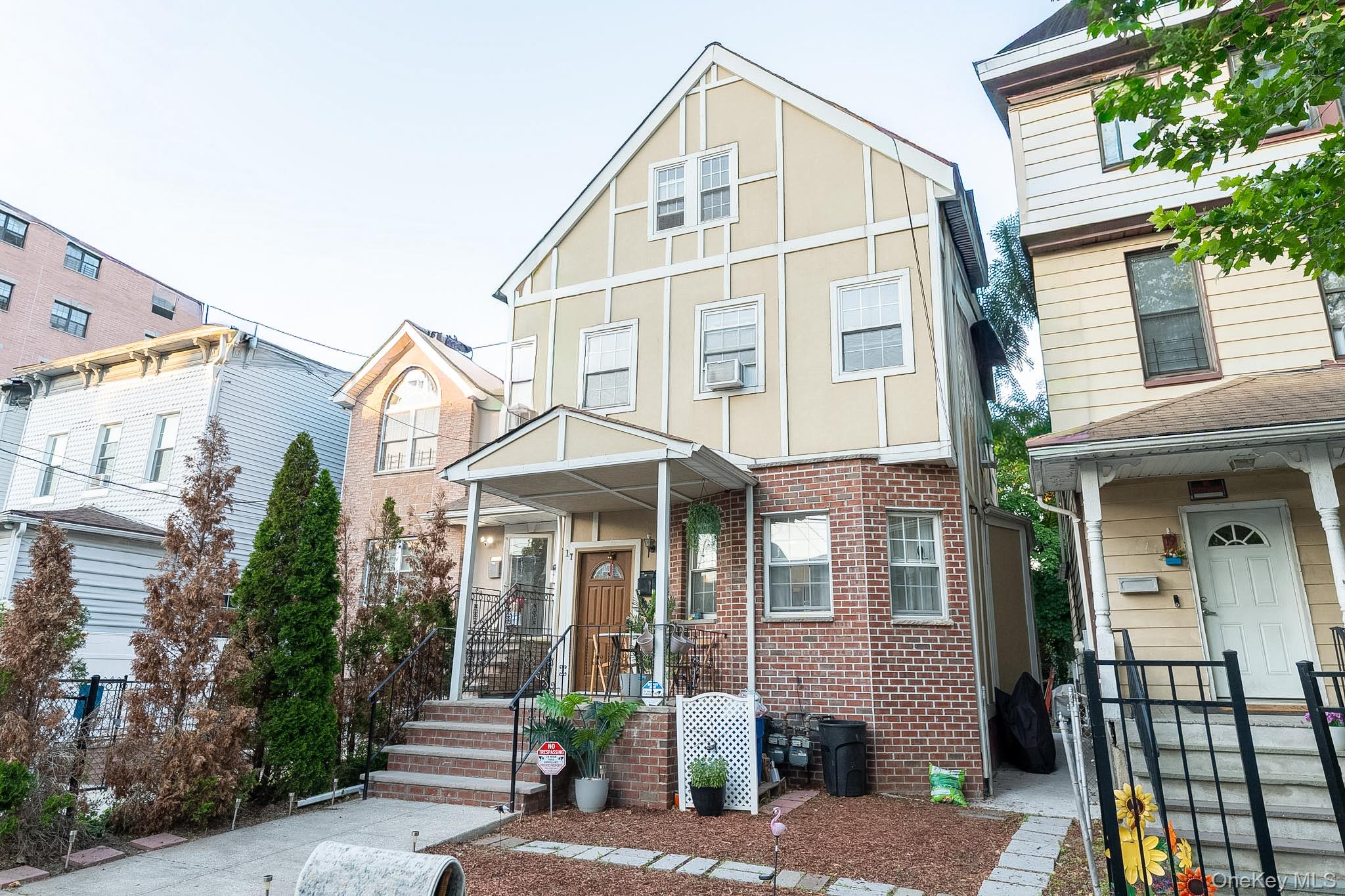 17 S 7th Avenue