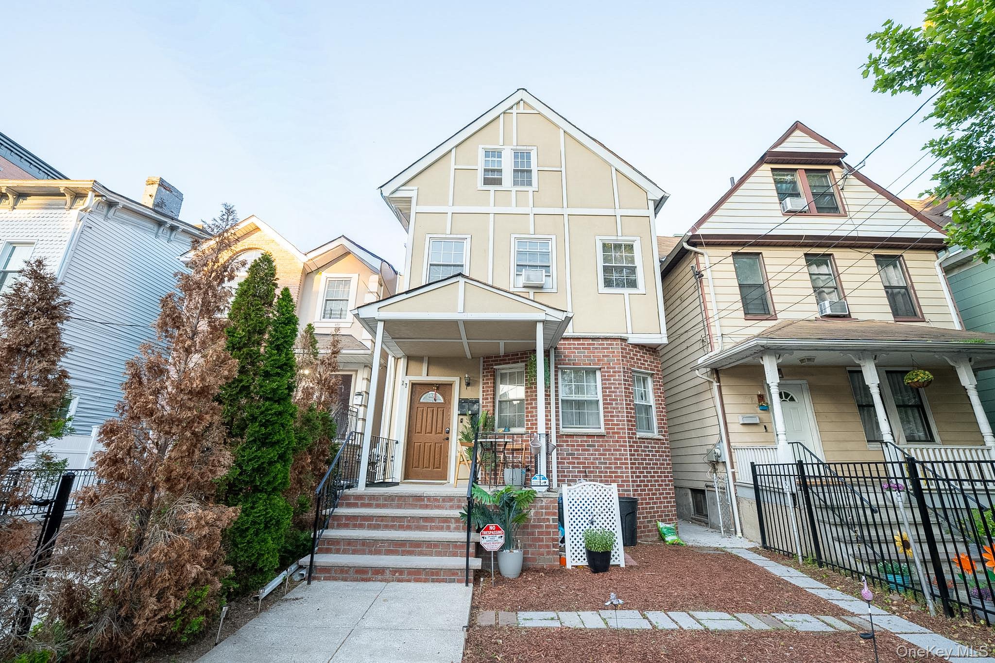 17 S 7th Avenue