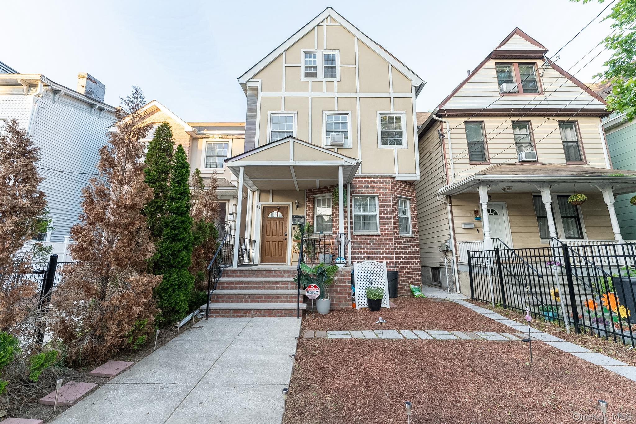 17 S 7th Avenue