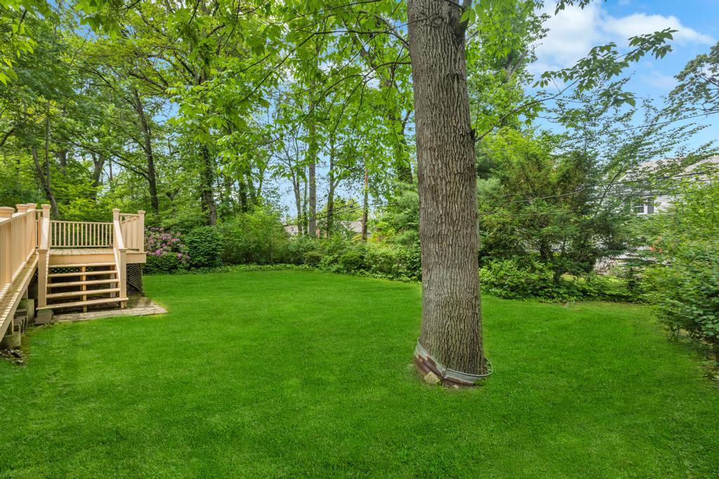 125 Wooleys Lane, Great Neck, New York image 27