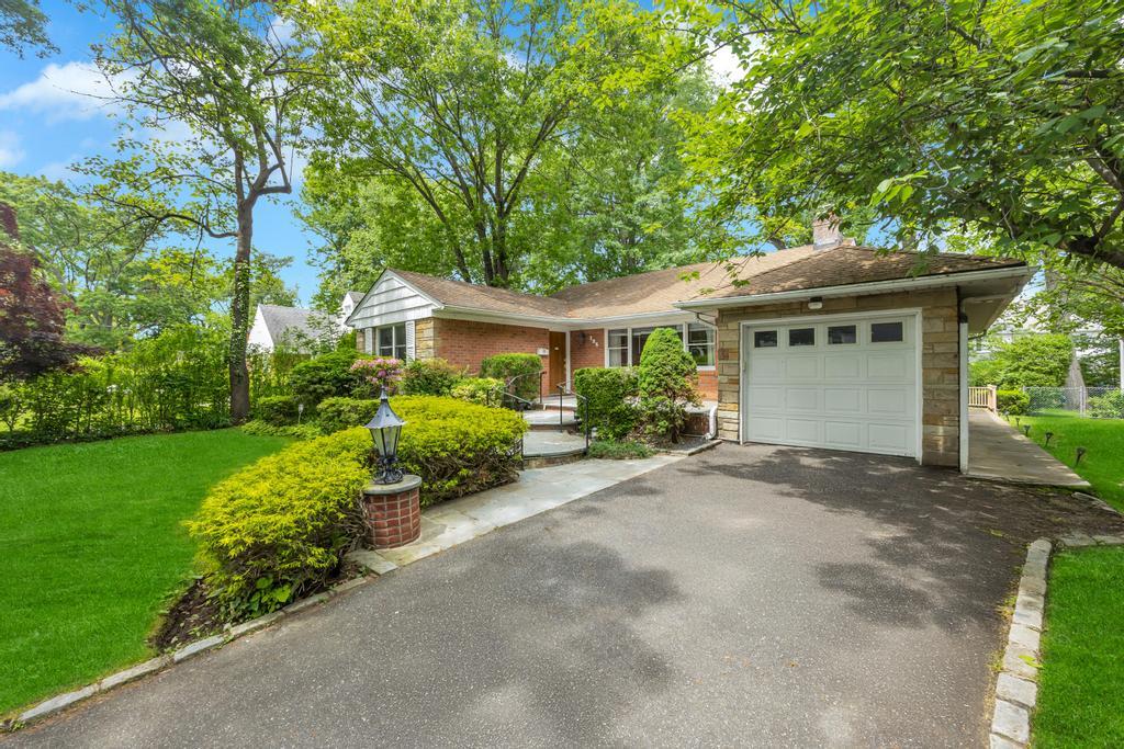 125 Wooleys Lane, Great Neck, New York image 5