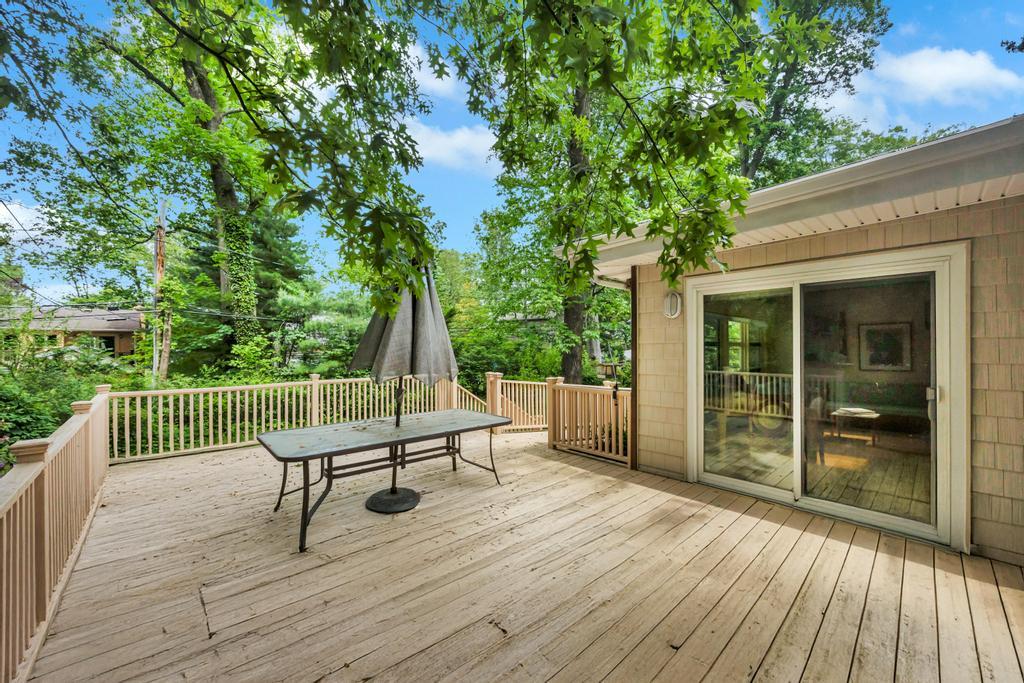 125 Wooleys Lane, Great Neck, New York image 23