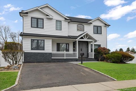 Homes For Sale - 2 Elf Road<br/> Syosset, NY 11791