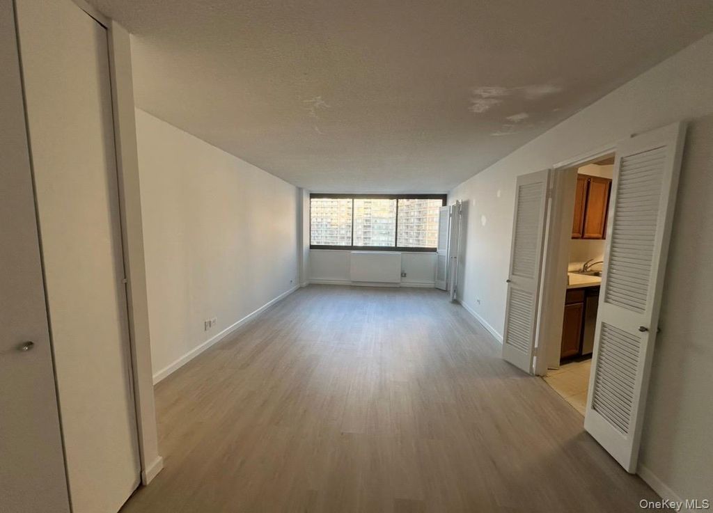 Photo of 1 BAY CLUB Drive #7G, Bayside, NY 11360 (MLS # 961996)