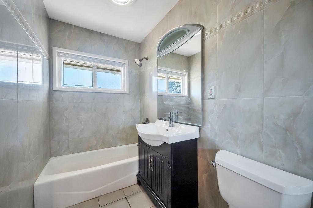 18 Pilgrim Lane, North Hempstead, New York image 10
