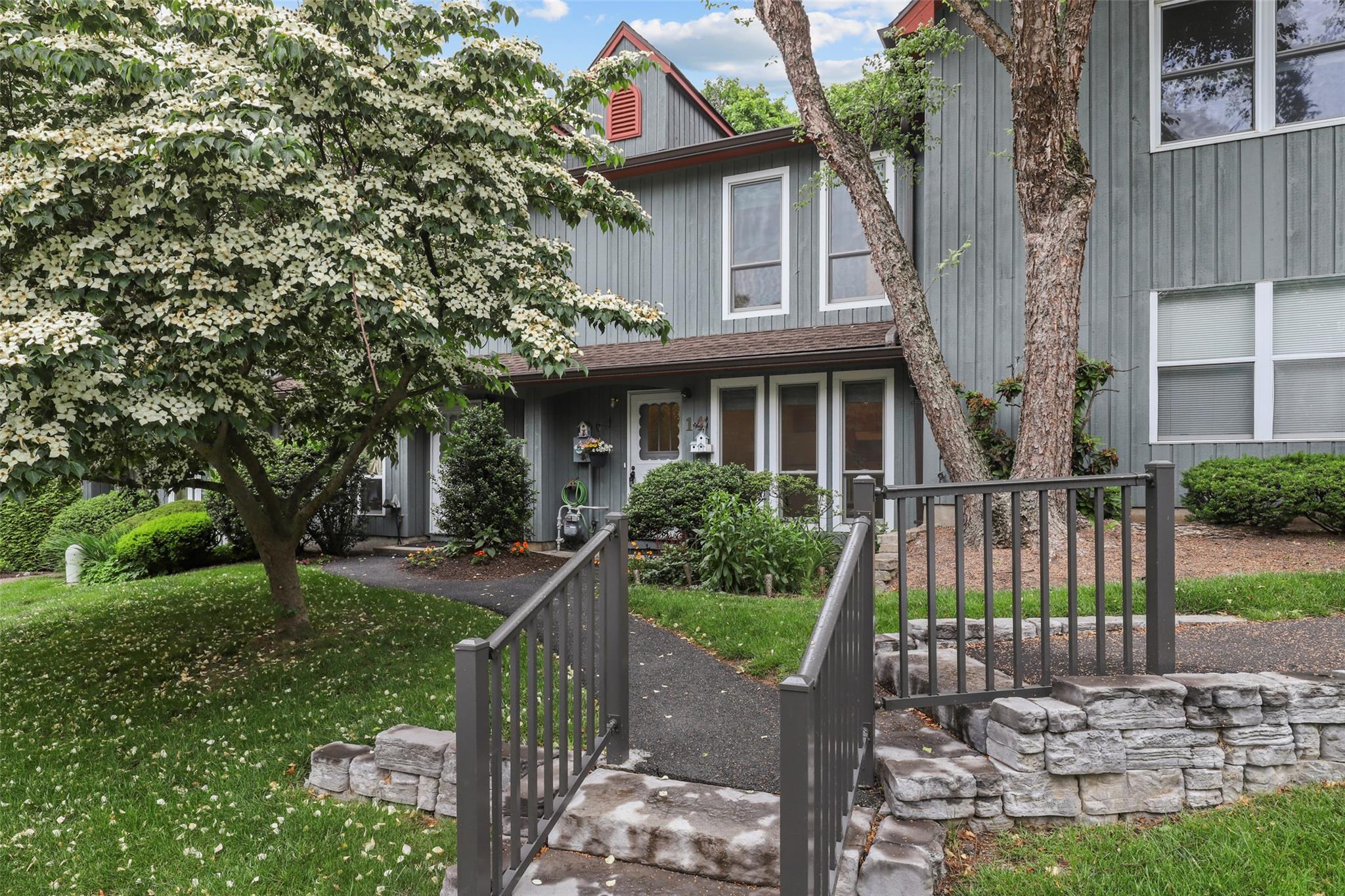 Property for Sale at Bleakley Drive 14, Peekskill, New York - Bedrooms: 2 
Bathrooms: 3 
Rooms: 4  - $385,000