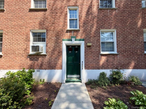 Homes For Sale - 182 Pinewood Road #24<br/> Westchester County, Hartsdale, NY 10530