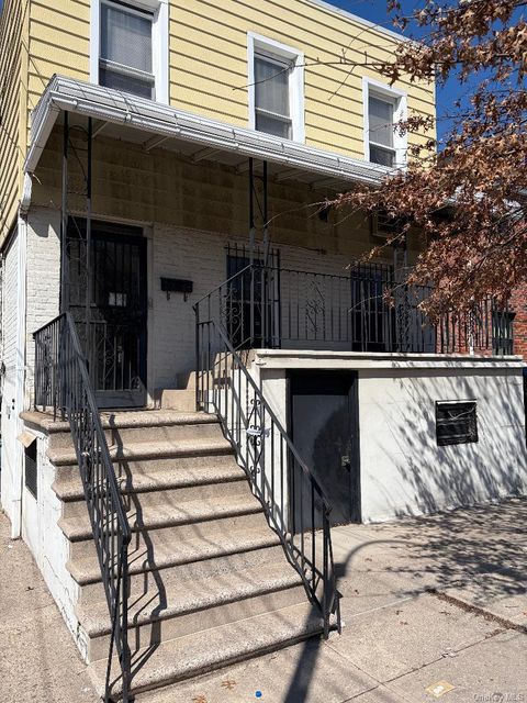 Photo of 23-84 33rd St, Astoria, NY 11105 (MLS # 976670)