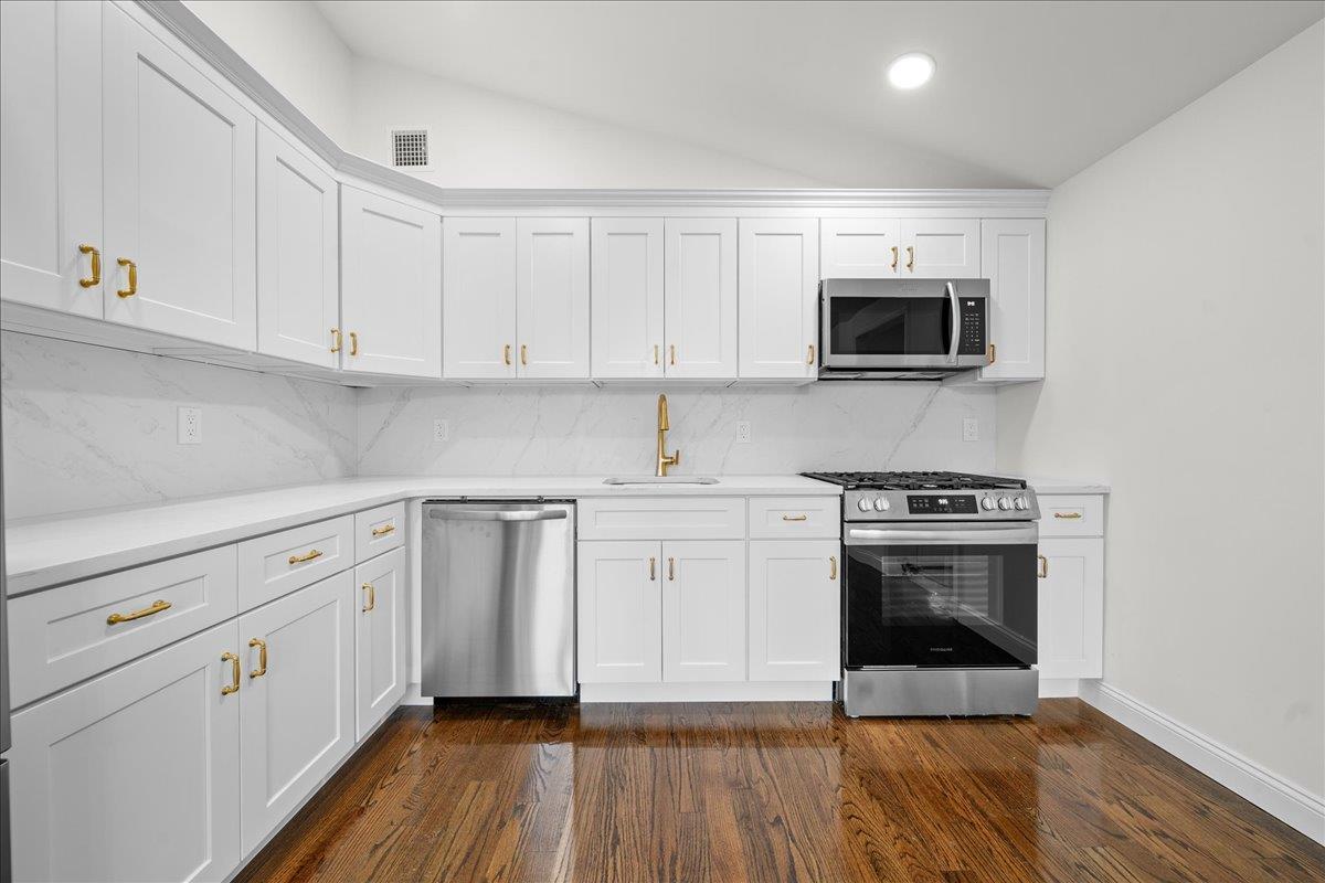 1 Cougar Court, Holtsville, New York image 4