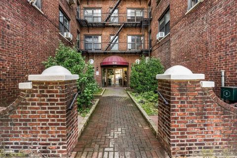 Photo of 72-34 Austin Street #F10, Forest Hills, NY 11375 (MLS # 936123)