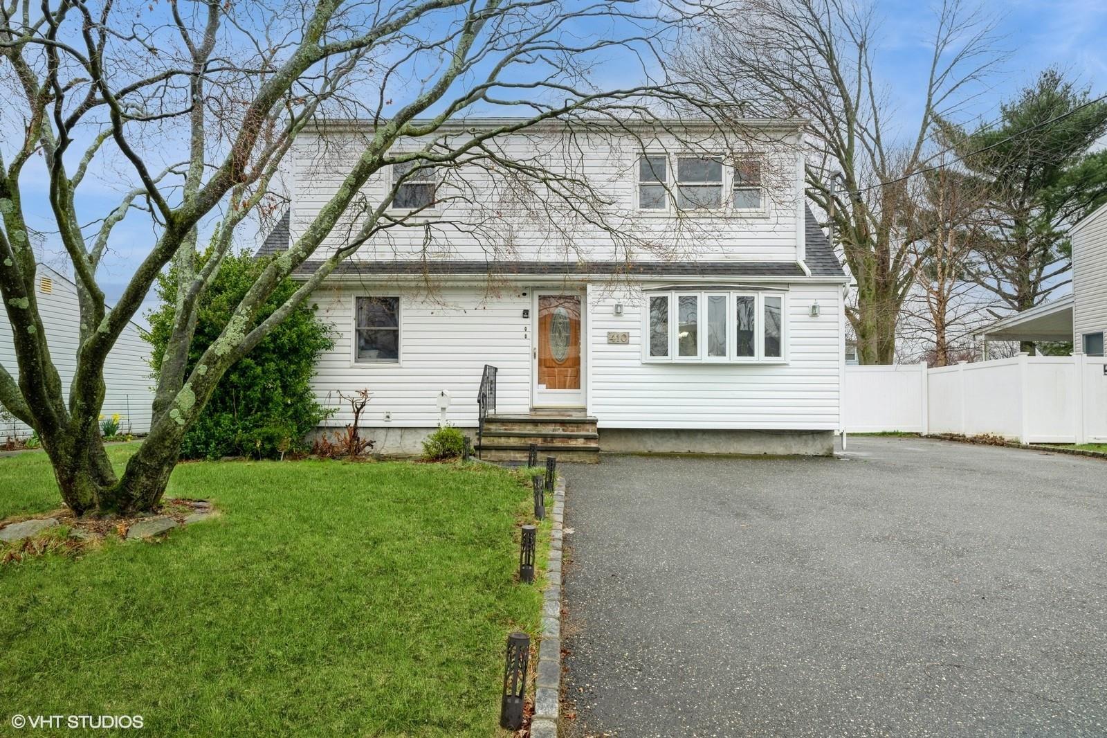 410 17th Street, West Babylon, New York image 1