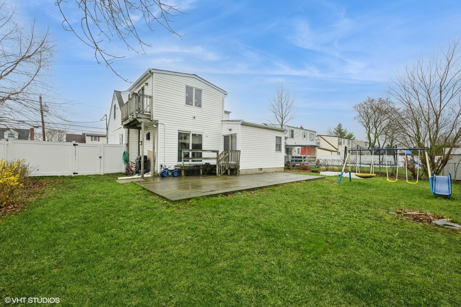 410 17th Street, West Babylon, New York image 27