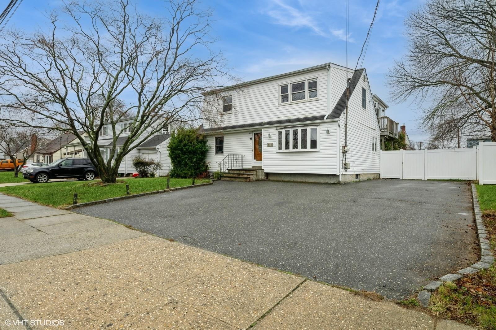 410 17th Street, West Babylon, New York image 2