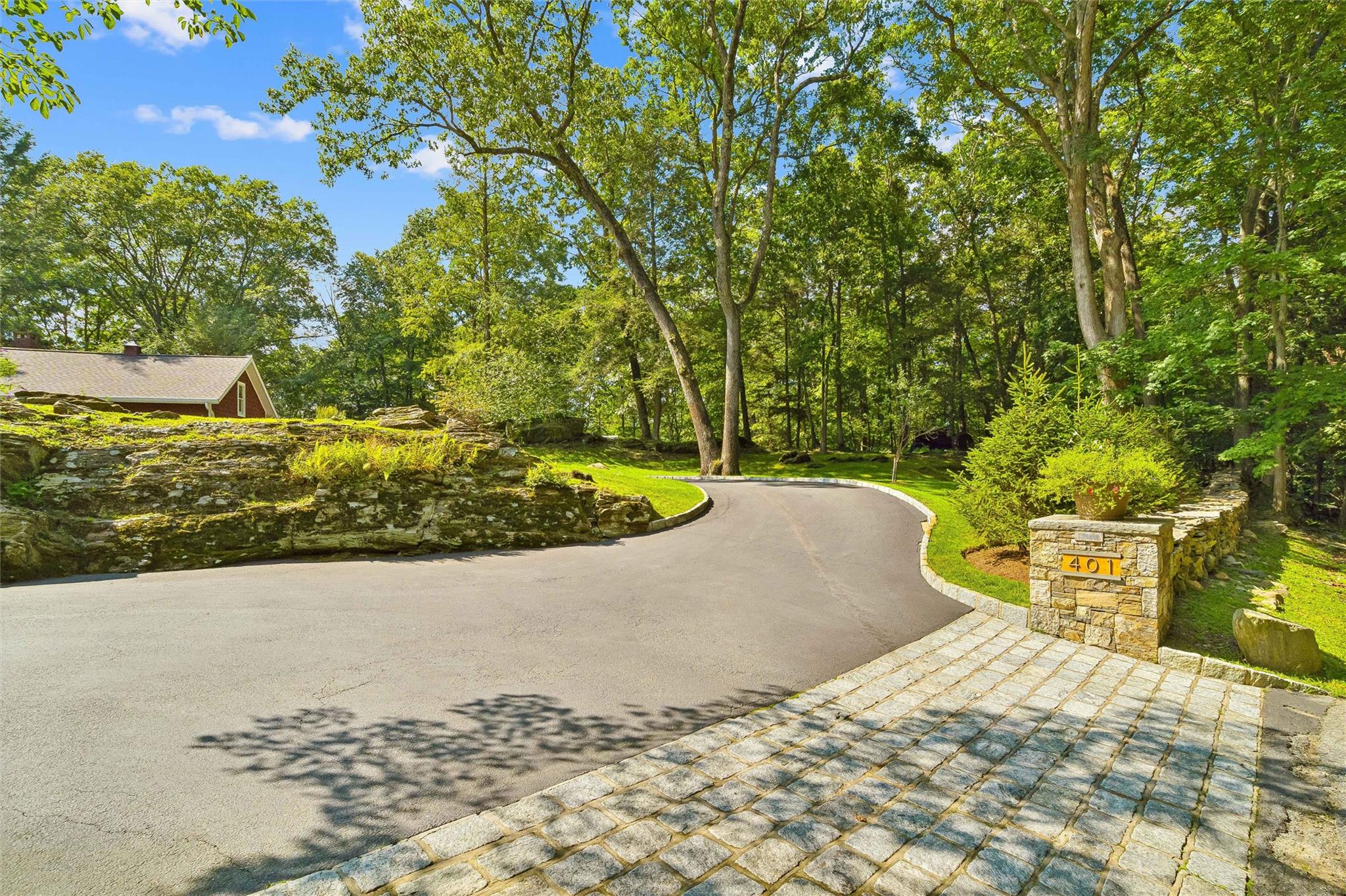 401 Chestnut Ridge Road, Bedford Corners, New York image 2