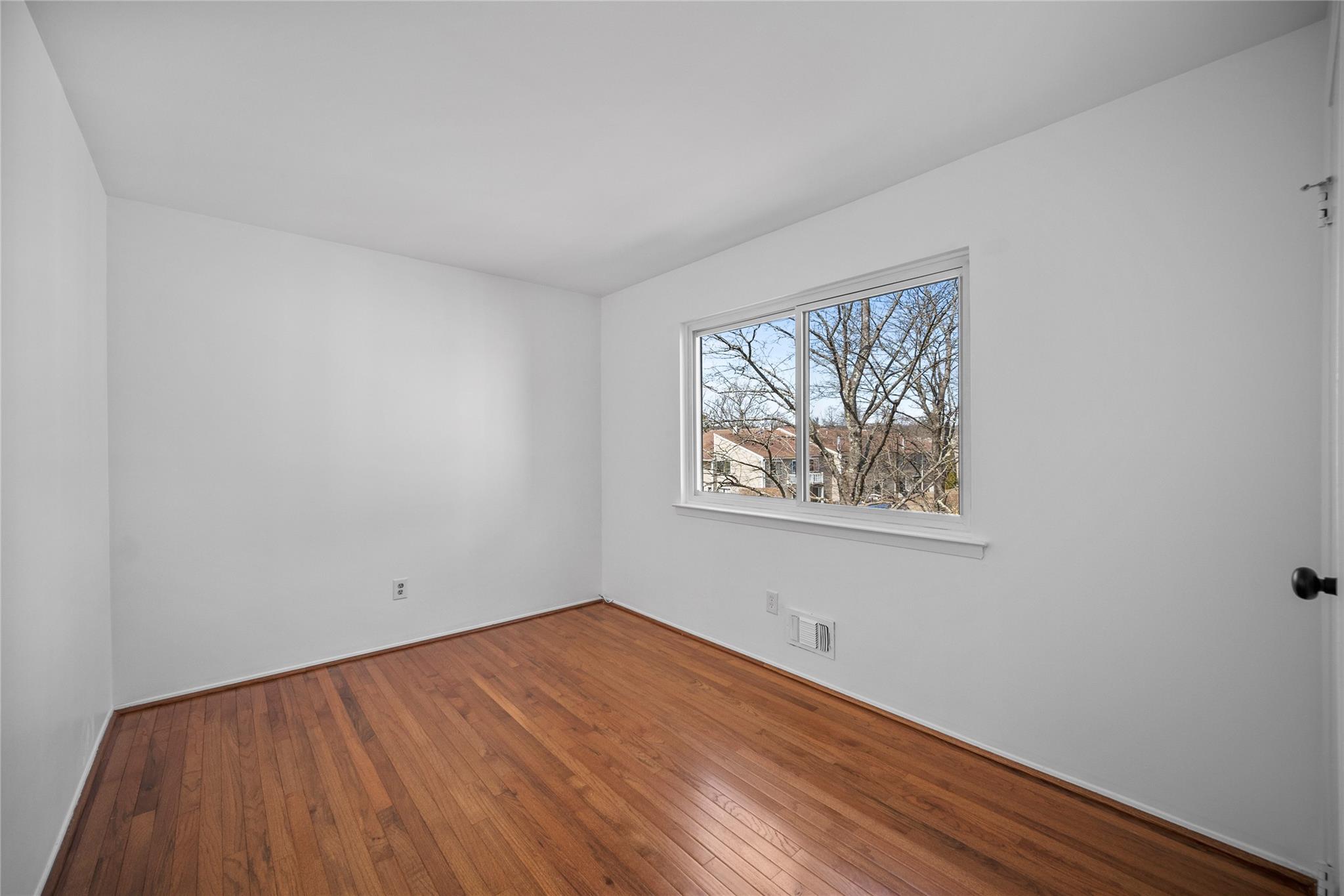 80 Park Drive, Mount Kisco, New York image 13