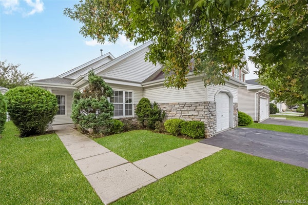 14 SOPHIA DR, MIDDLE ISLAND, NY 11953 - Image 66e08e94b5a7faa2ca0f1a8370ea1be5/1954494895