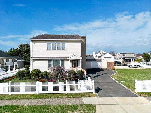 300 East Drive, Copiague, NY 11726 - MLS#: 834415