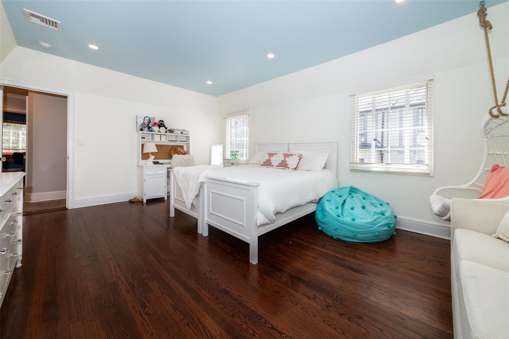 11 Knollwood Drive, Larchmont, New York image 34