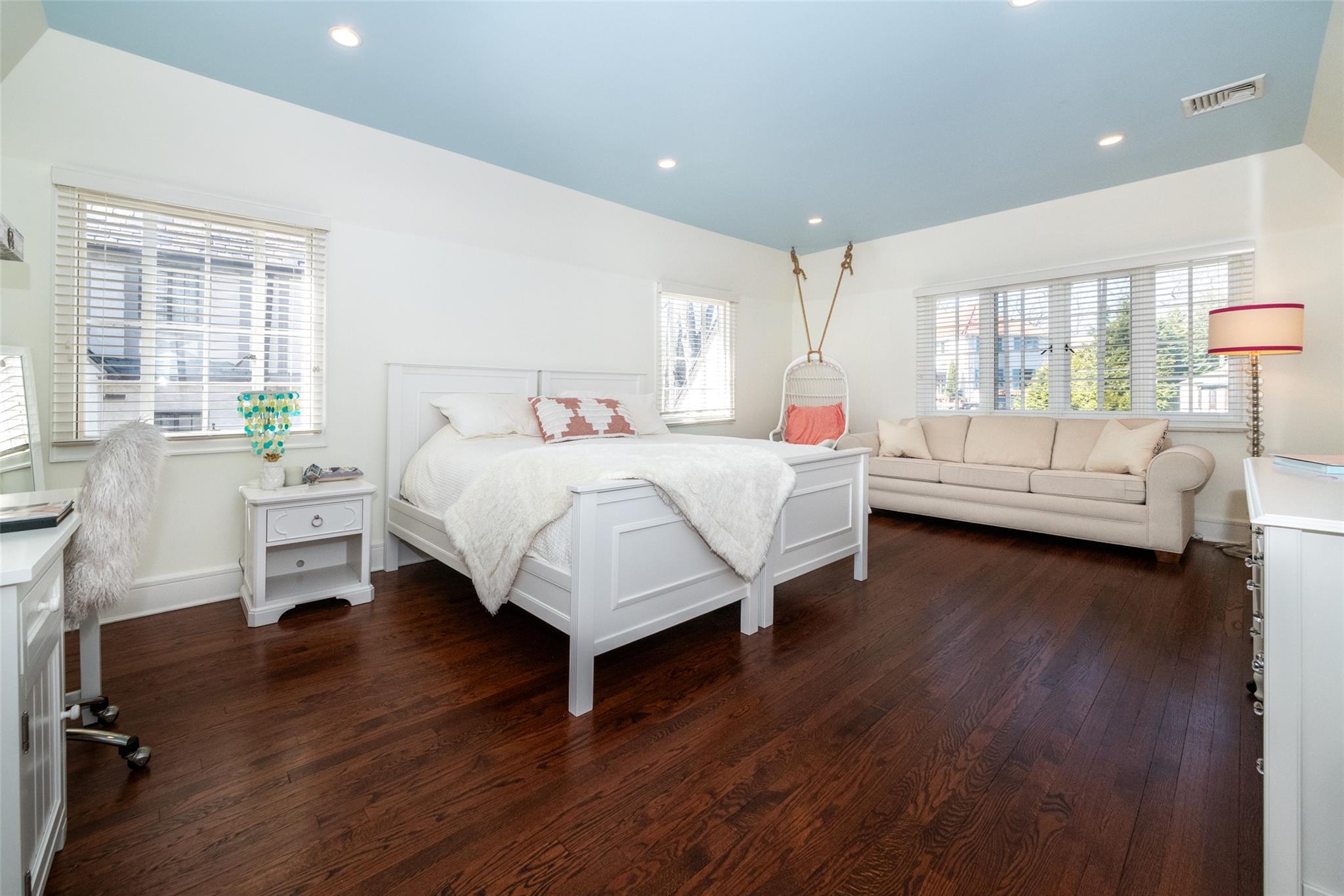 11 Knollwood Drive, Larchmont, New York image 33