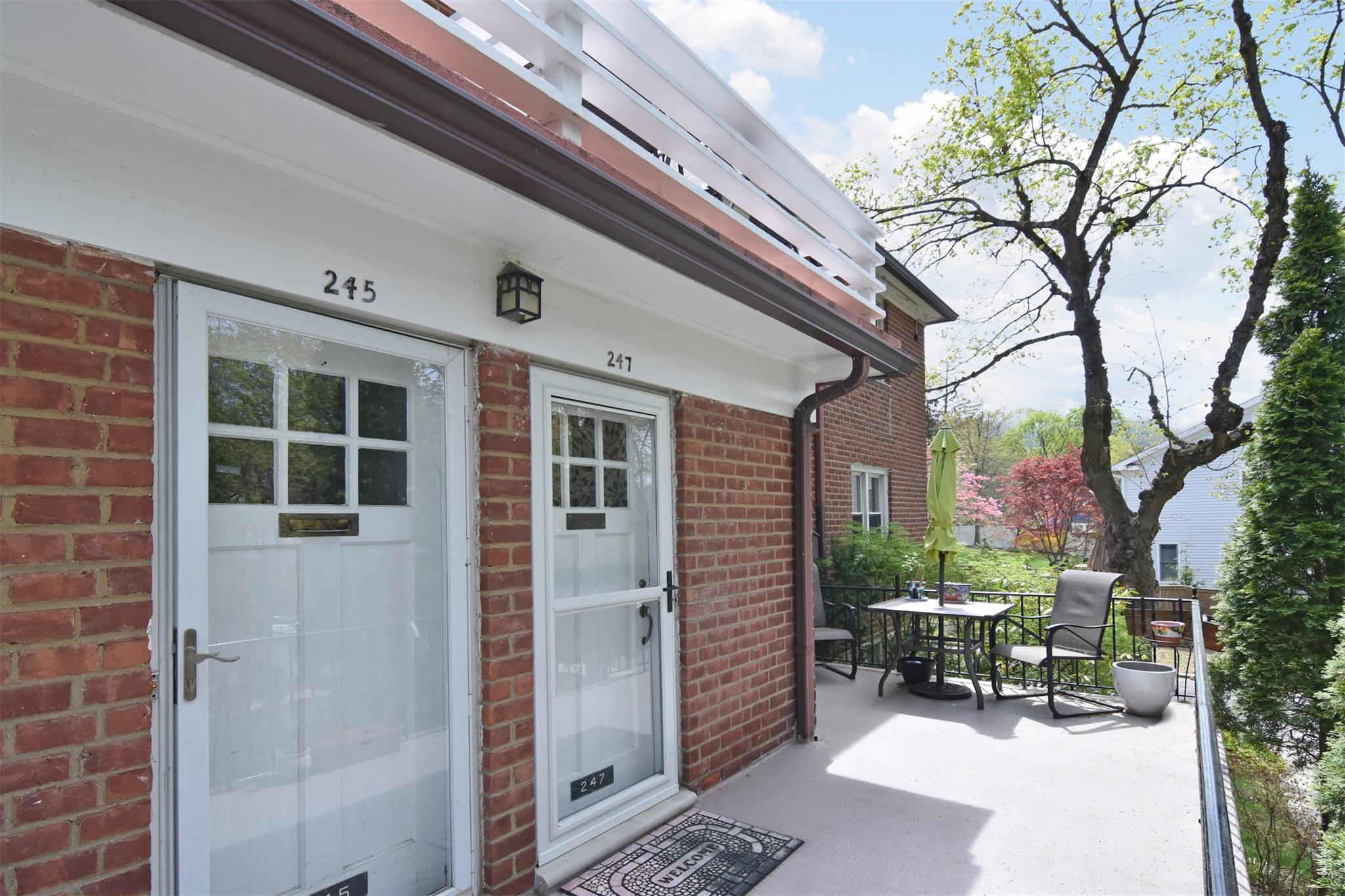 S Buckhout St 247, Irvington, New York - 2 Bedrooms  
1 Bathrooms  
5 Rooms - 