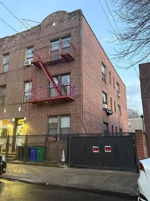2269 27th Street Astoria NY 11105
