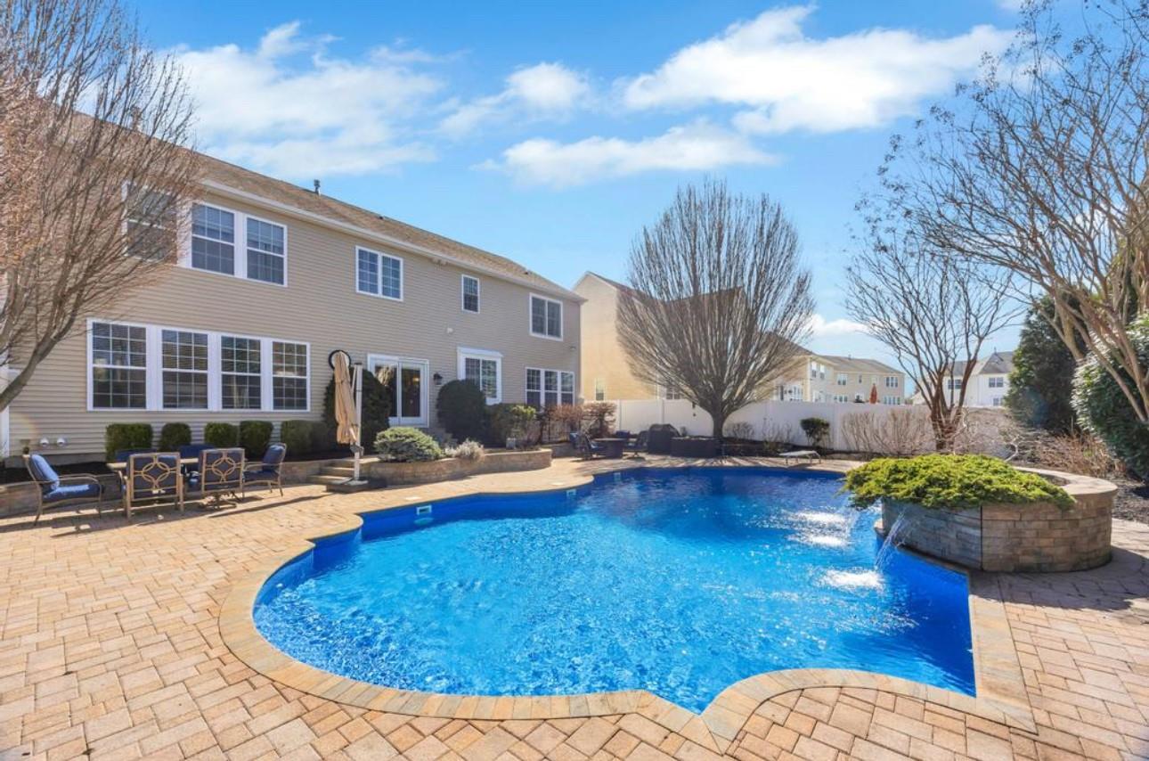 30 Woodstork Drive, Mount Sinai, New York image 34