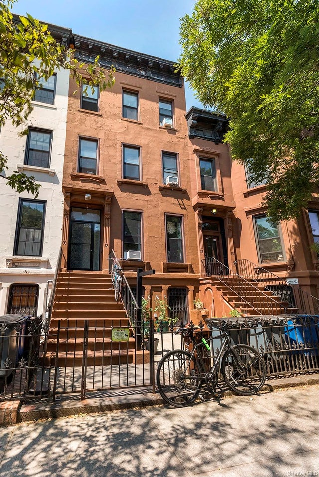 887 Lafayette Avenue