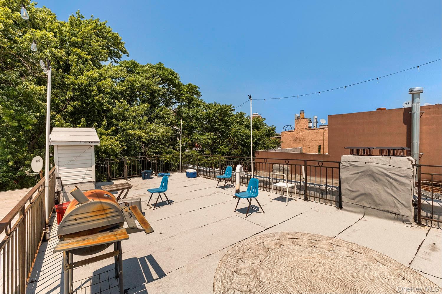 887 Lafayette Avenue