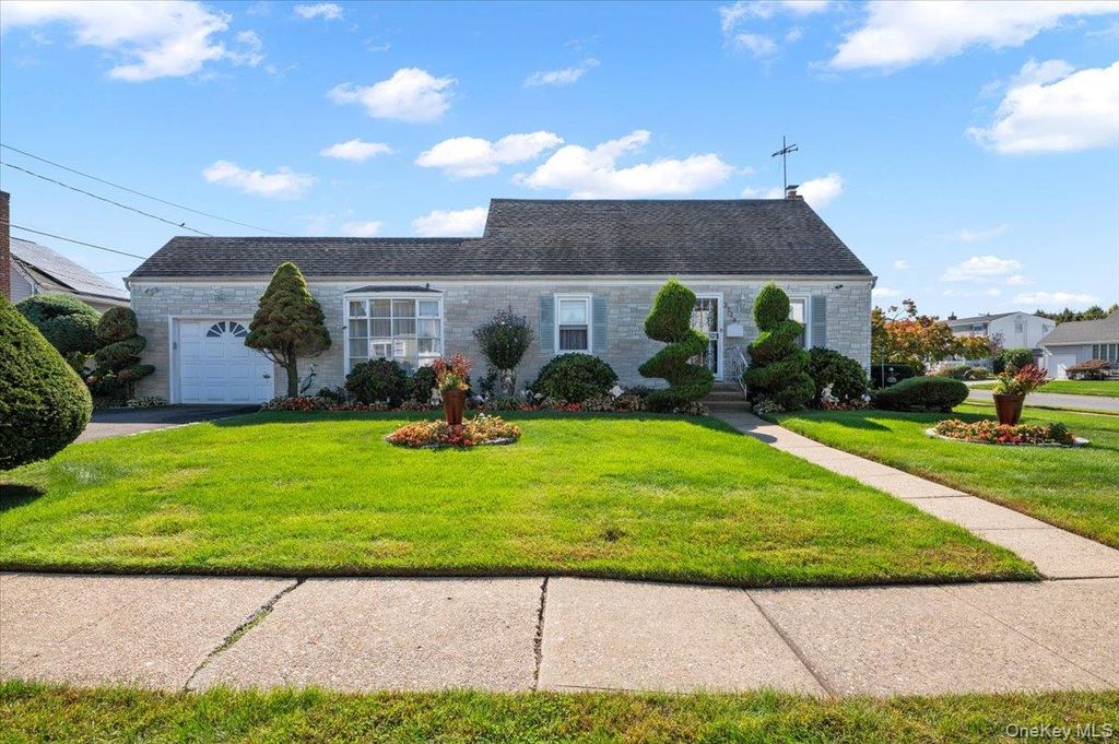 Photo of 3520 Mallard Road, Levittown, NY 11756 (MLS # 921587)