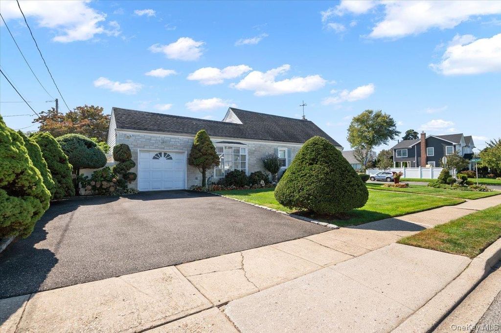 Photo of 3520 Mallard Road, Levittown, NY 11756 (MLS # 921587)