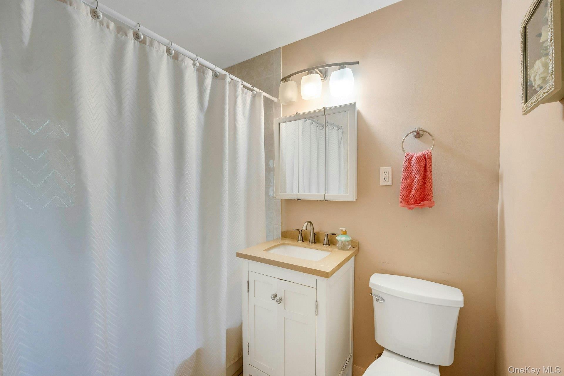 New Rochelle, New York 10801, United States, 3 Bedrooms Bedrooms, ,2 BathroomsBathrooms,Residential,Active,169565