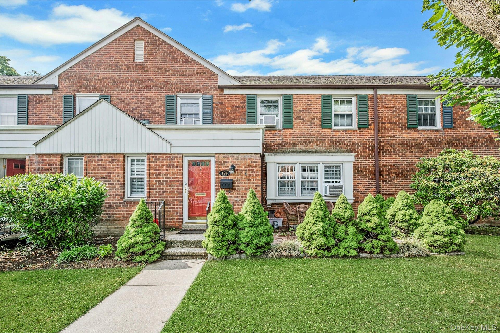 New Rochelle, New York 10801, United States, 3 Bedrooms Bedrooms, ,2 BathroomsBathrooms,Residential,Active,169565