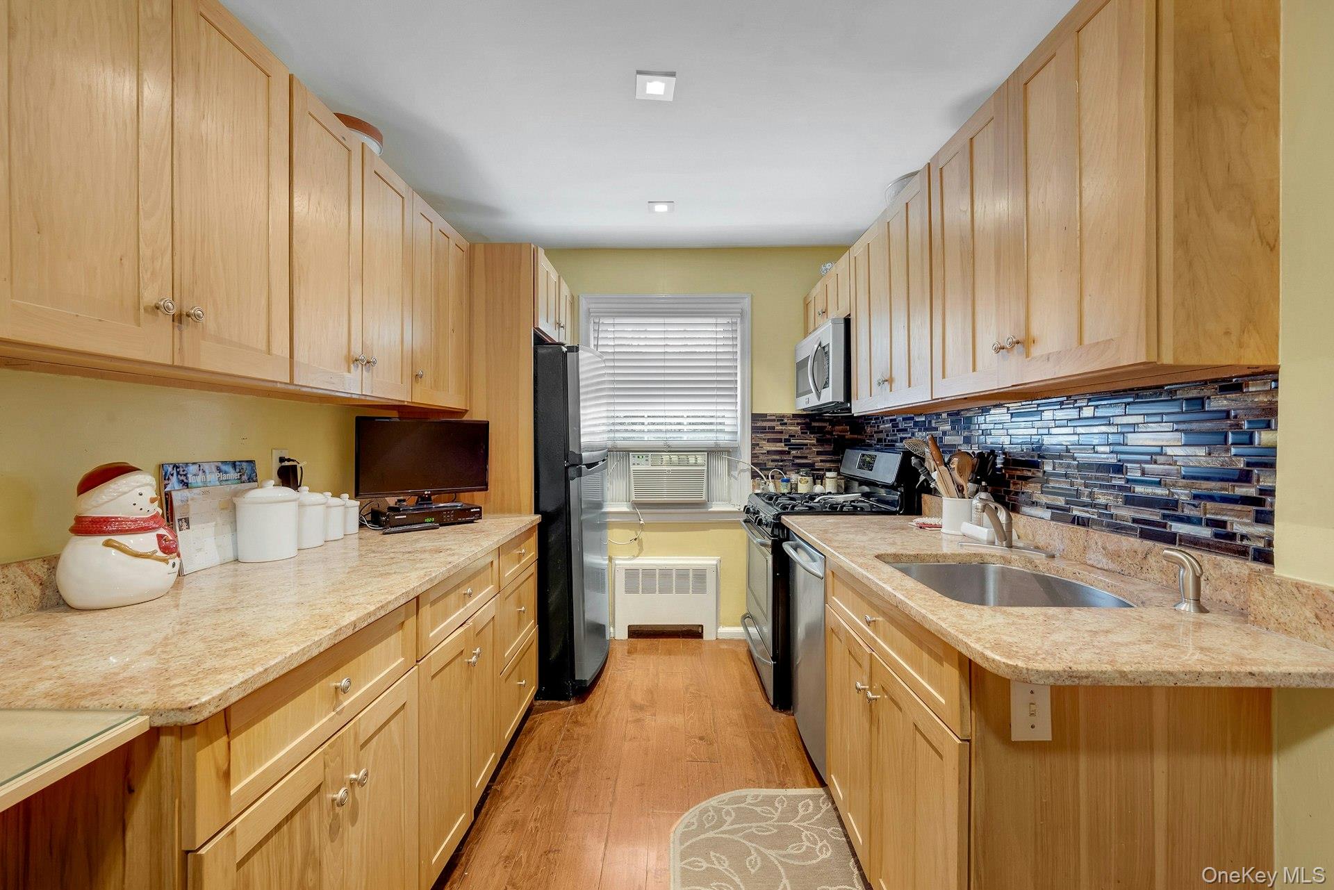 New Rochelle, New York 10801, United States, 3 Bedrooms Bedrooms, ,2 BathroomsBathrooms,Residential,Active,169565