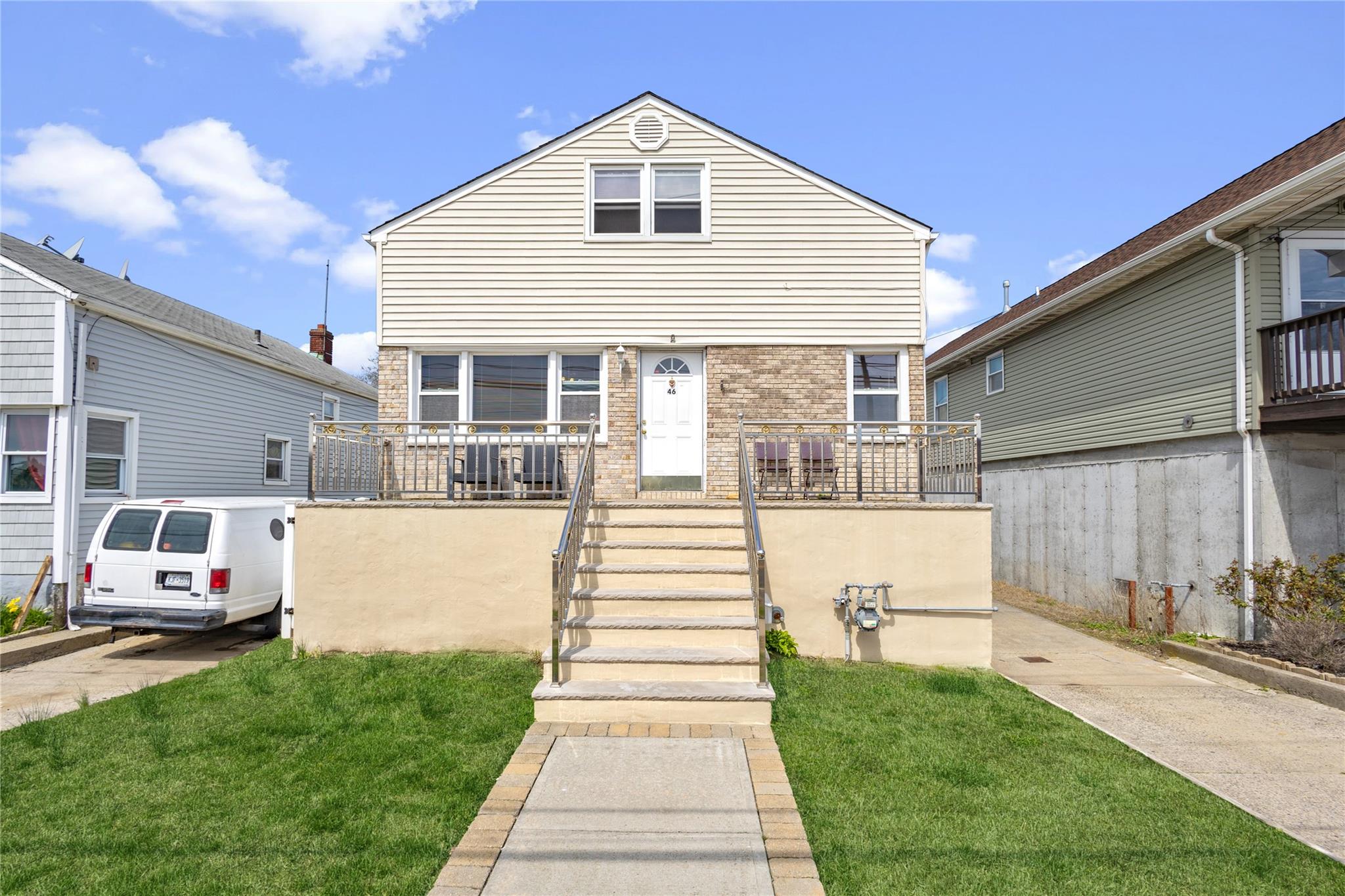 46 Warwick Road, Island Park, New York image 1