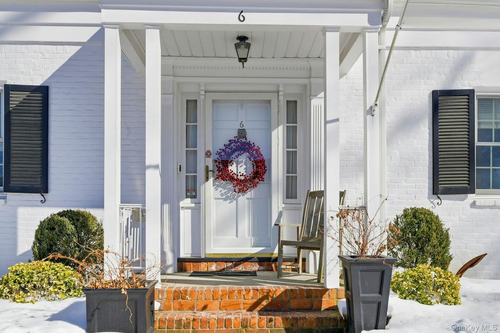 Photo of 6 Beverly Parkway, Freeport, NY 11520 (MLS # 961175)