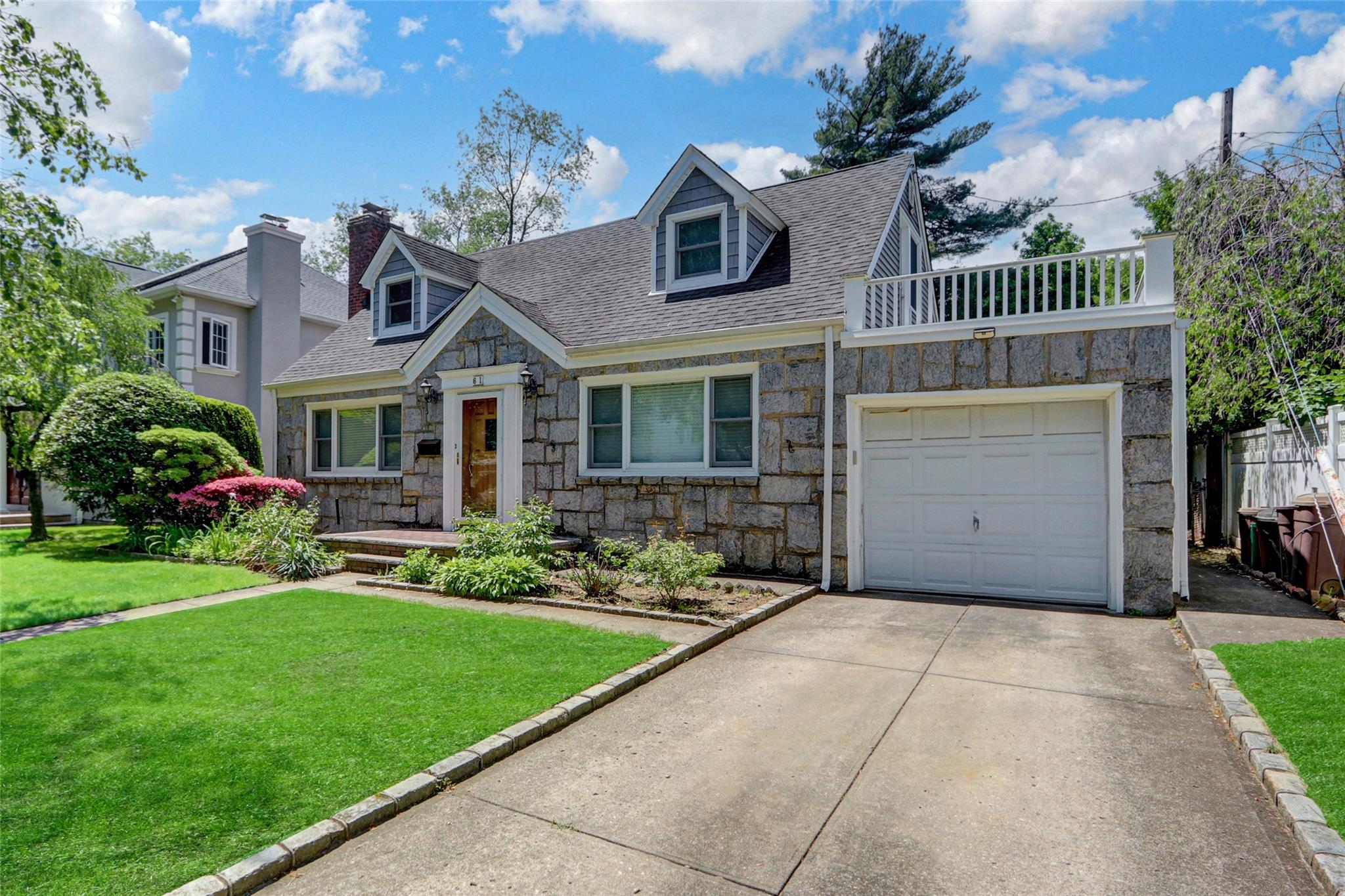 61 Maple Drive, New Hyde Park, New York image 2