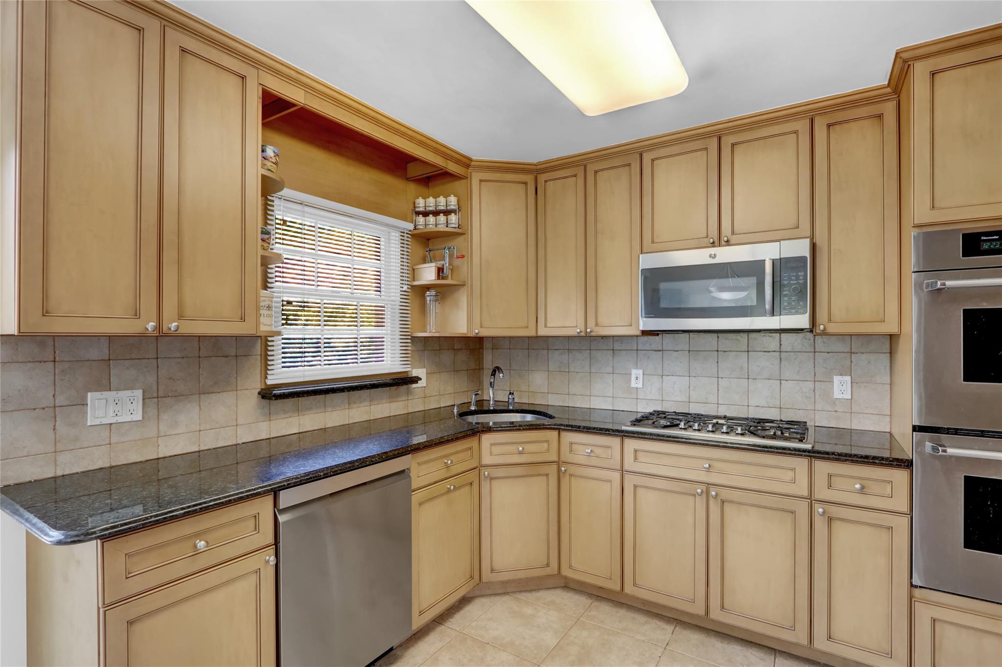 61 Maple Drive, New Hyde Park, New York image 7