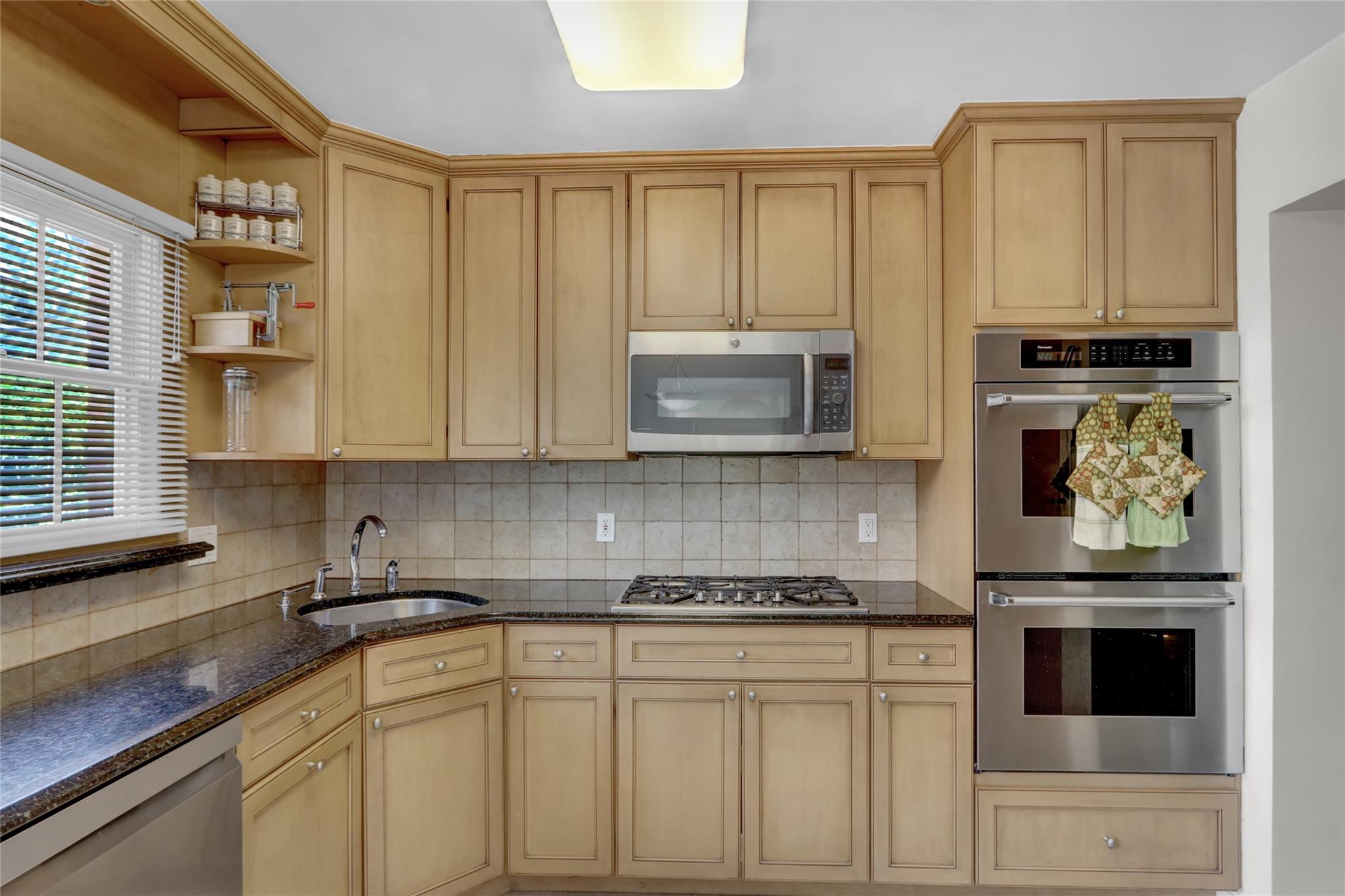 61 Maple Drive, New Hyde Park, New York image 9