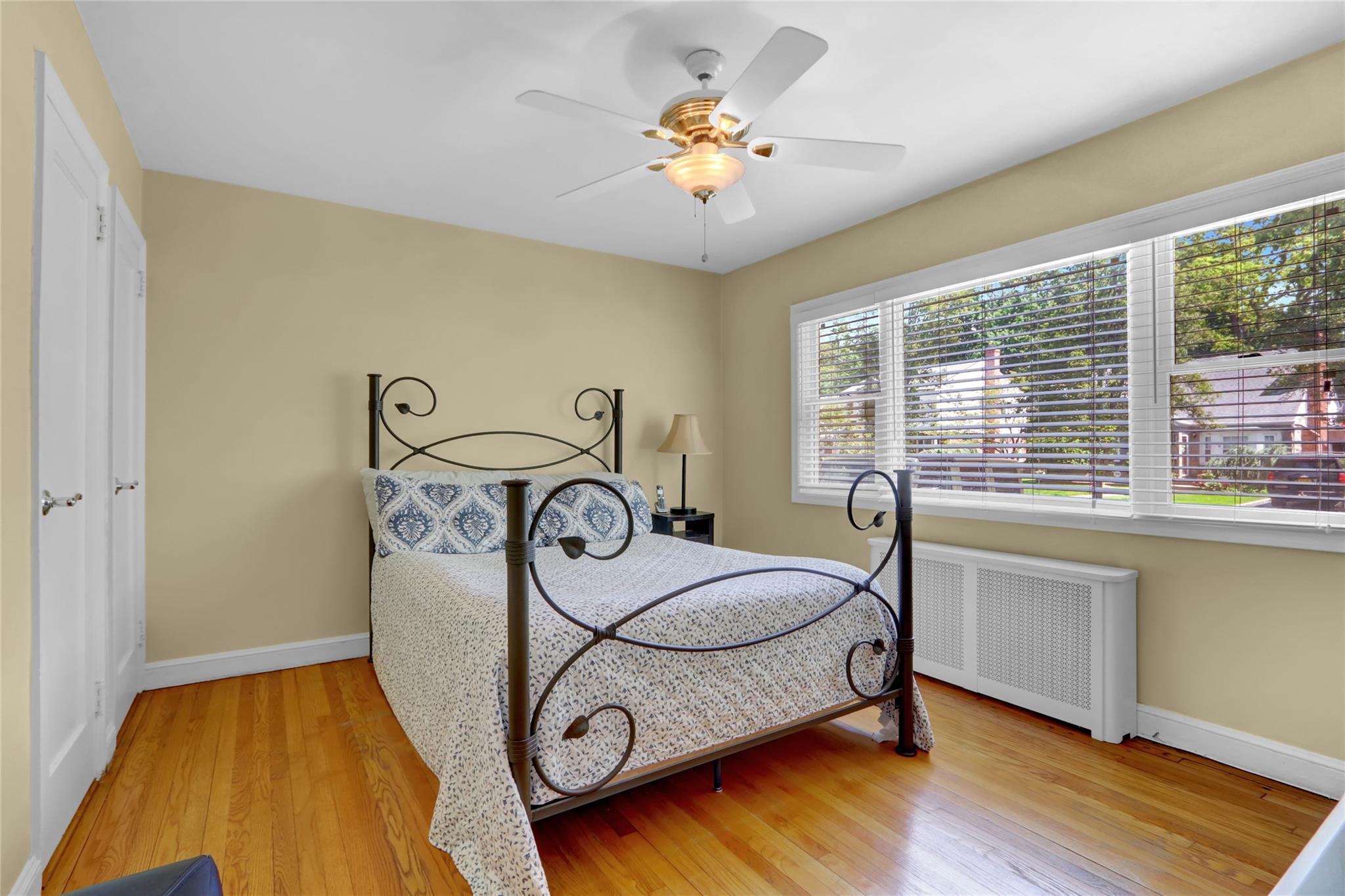 61 Maple Drive, New Hyde Park, New York image 14