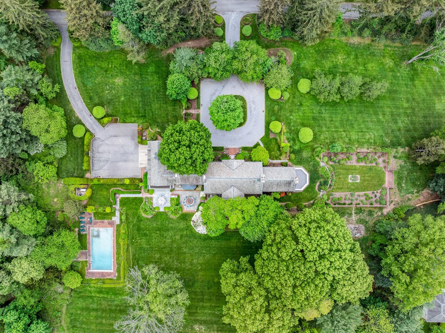 52 Piping Rock Road, Locust Valley, New York image 33