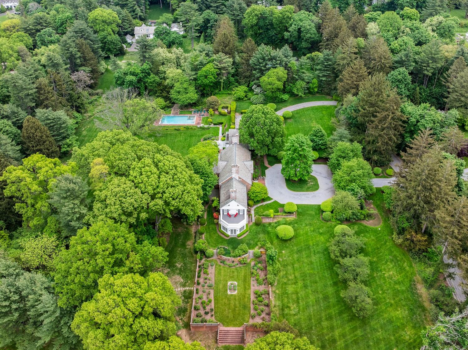 52 Piping Rock Road, Locust Valley, New York image 32
